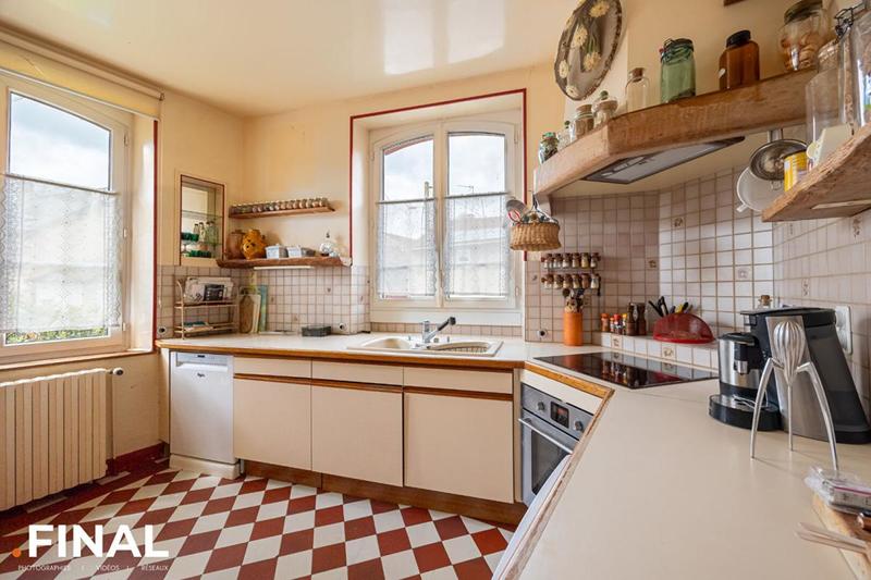 Maison - 208 m² - 8 pièces