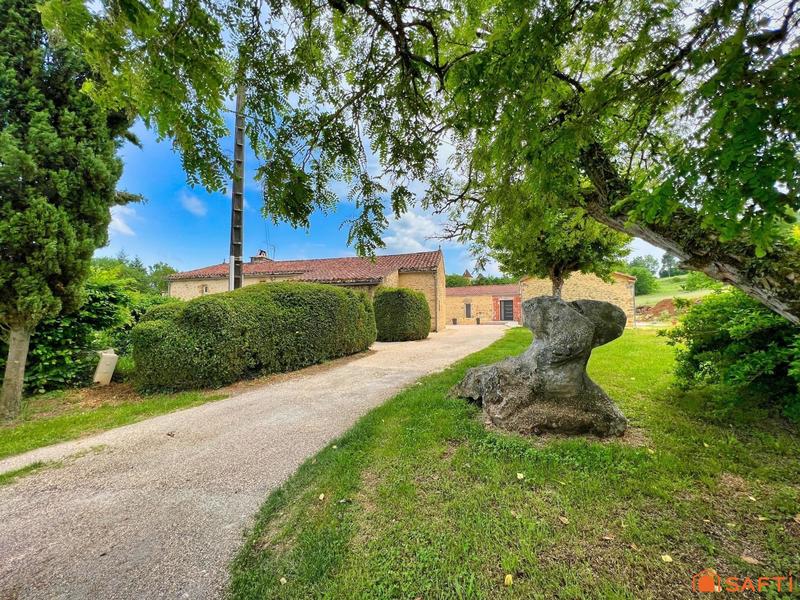 Maison - 230 m² - 9 pièces