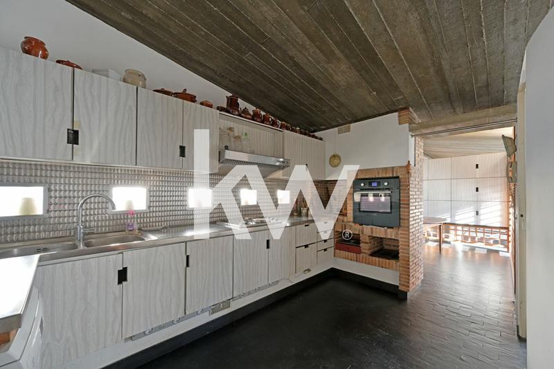 Maison - 250 m² - 9 pièces