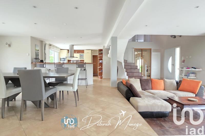 Maison - 195 m² - 8 pièces