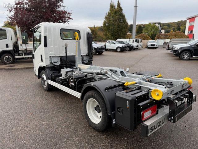 Isuzu M27 Serie Bleu F 2750