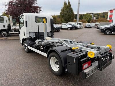 Isuzu M27 Serie Bleu F 2750