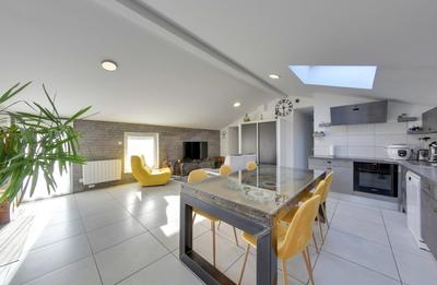 Appartement - 96 m² - 5 pièces