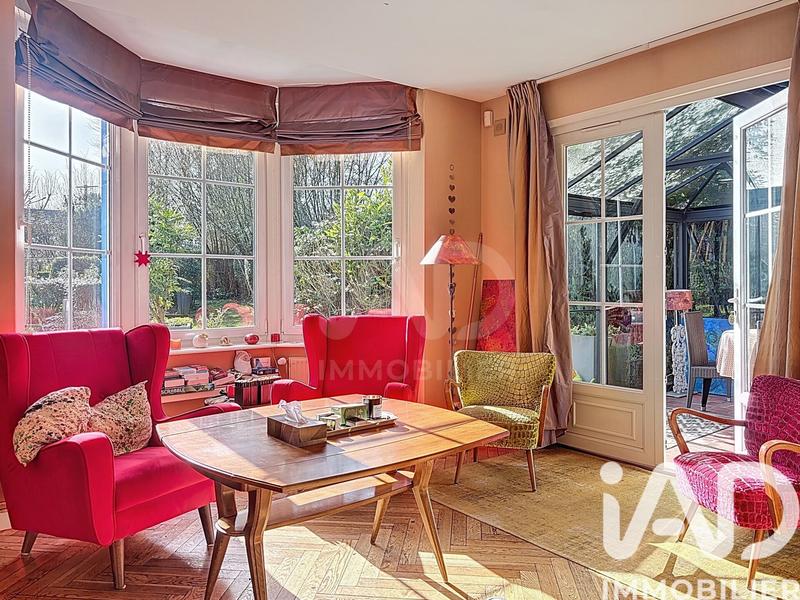 Maison - 238 m² - 9 pièces