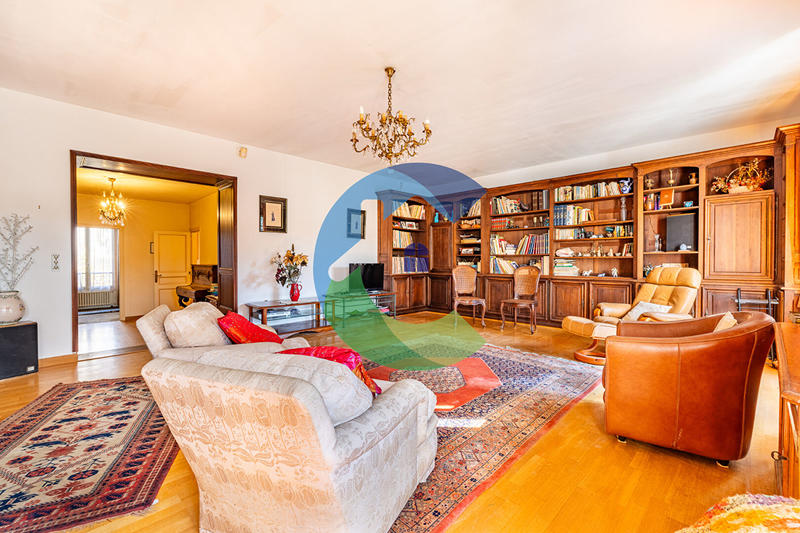 Maison - 195 m² - 7 pièces