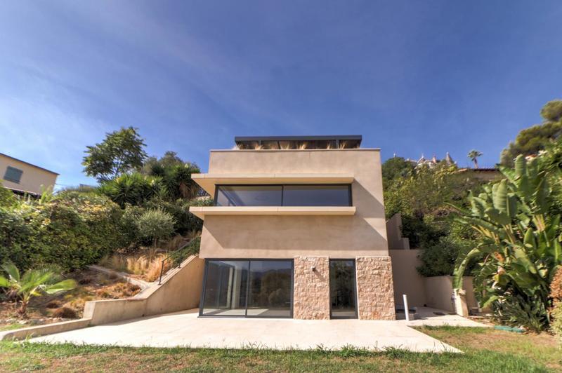 Maison - 180 m² - 5 pièces