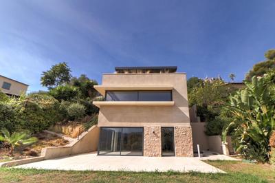 Maison - 180 m² - 5 pièces