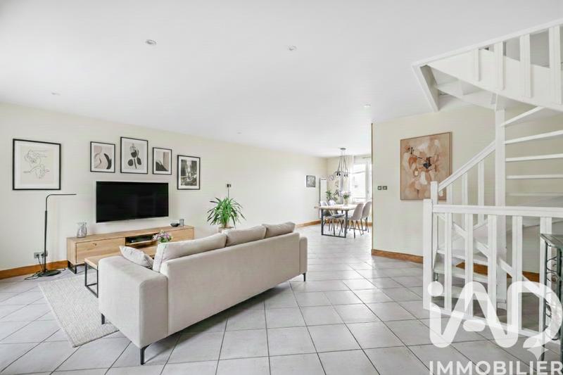 Maison - 95 m² - 5 pièces