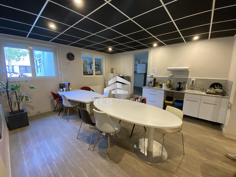 Local d'activités - 715 m²