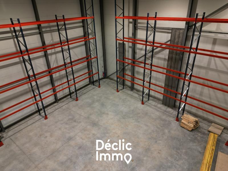 Entrepôt - 2 400 m²