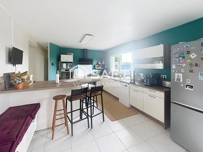 Maison - 236 m² - 8 pièces