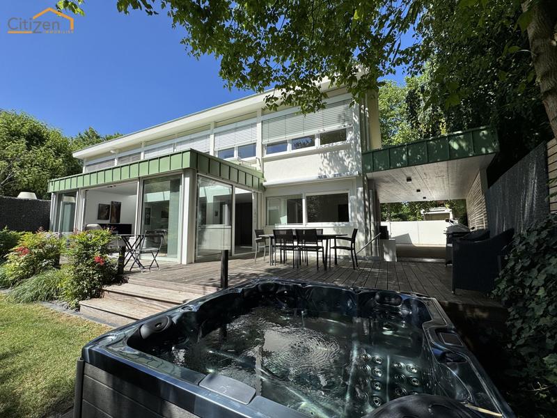 Villa - 212 m² - 6 pièces