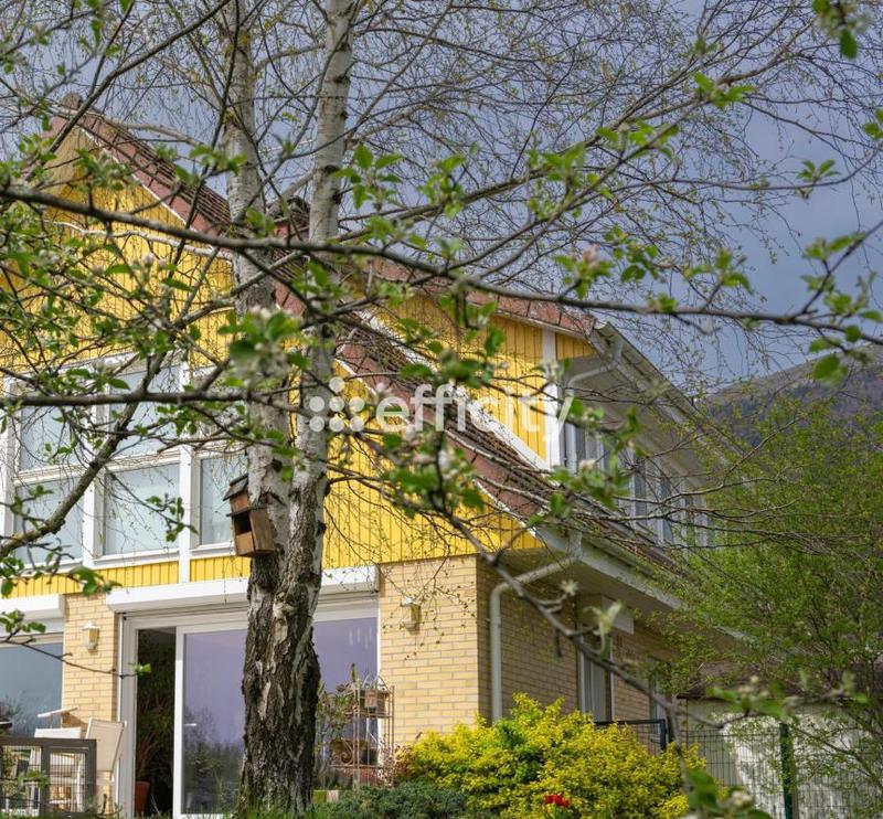 Maison - 232 m² - 8 pièces