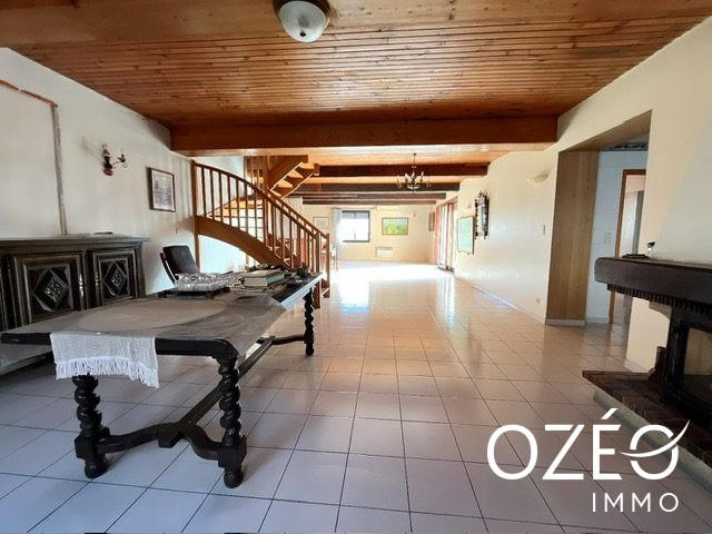 Maison - 230 m² - 6 pièces