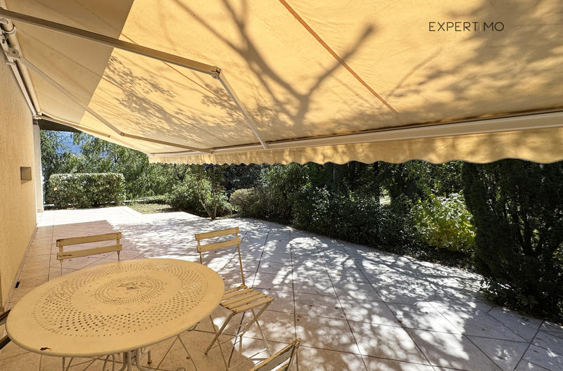 Propriété - 250 m² - 8 pièces