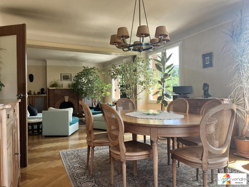 Maison - 249 m² - 9 pièces