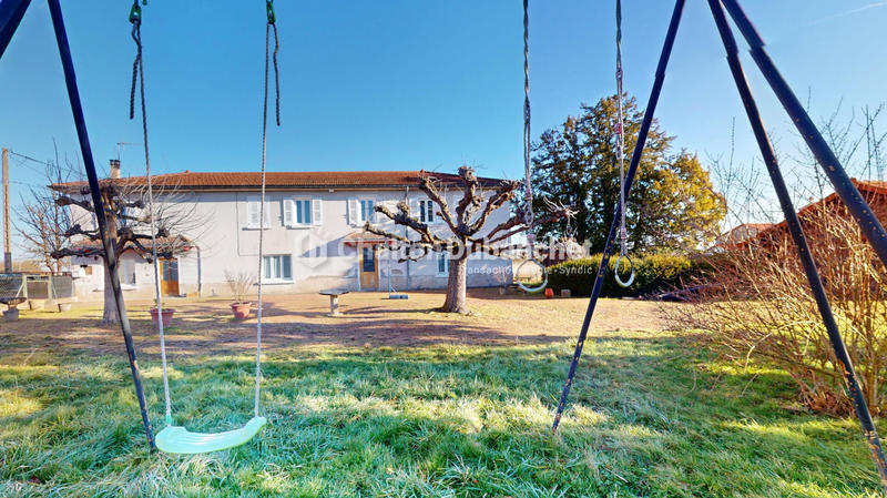 Maison - 280 m² - 9 pièces