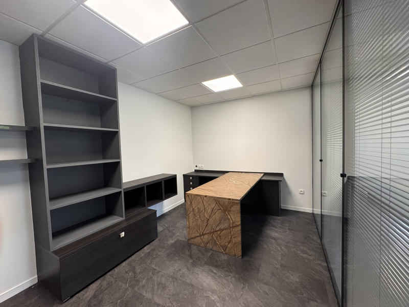 Bureau - 200 m² - 8 pièces