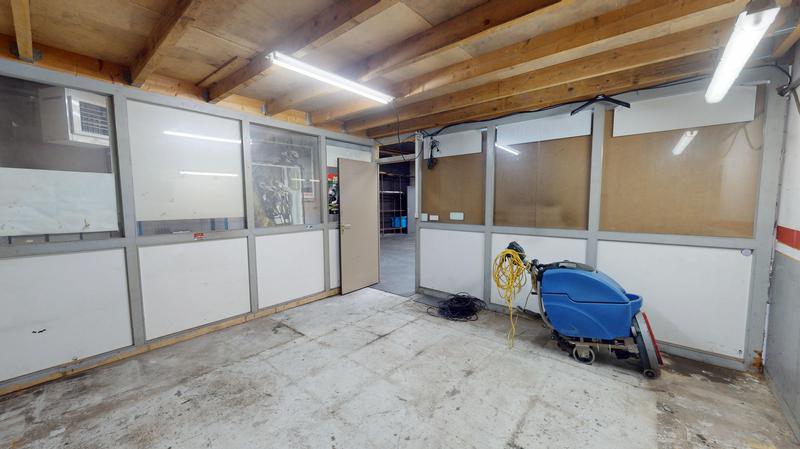 Local commercial - 527 m² - 4 pièces