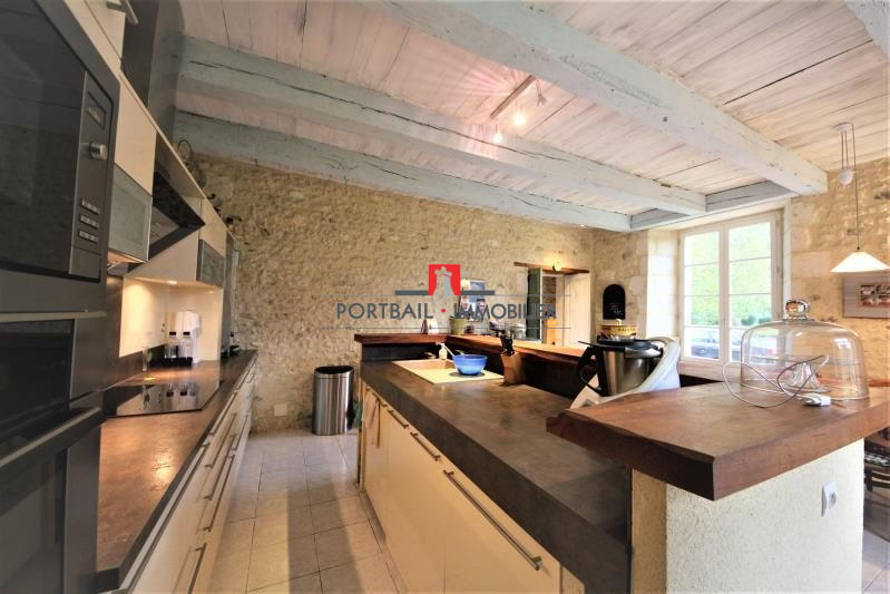Maison - 285 m² - 10 pièces