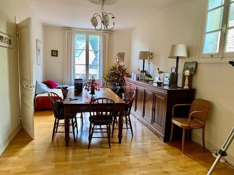 Maison - 237 m² - 10 pièces