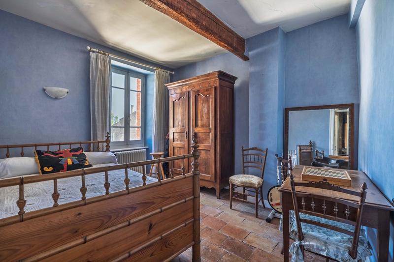 Maison - 161 m² - 11 pièces