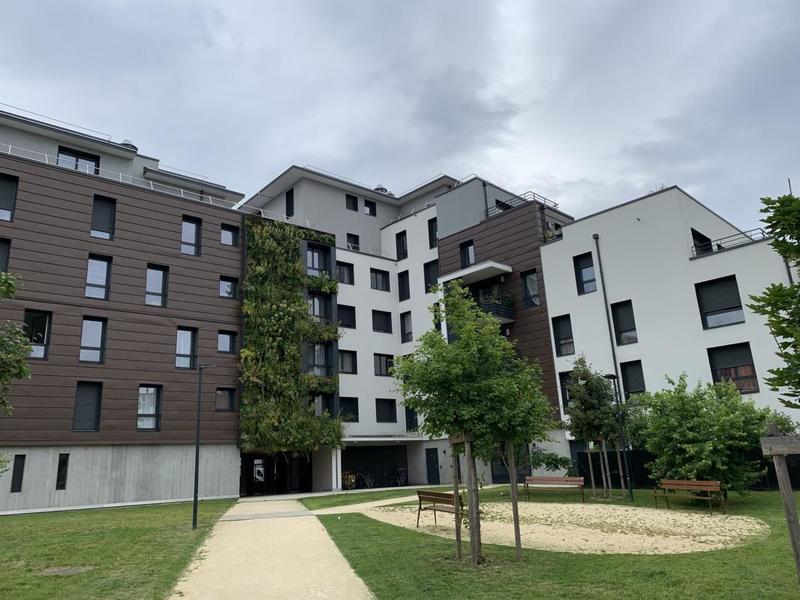 Appartement - 100 m² - 5 pièces