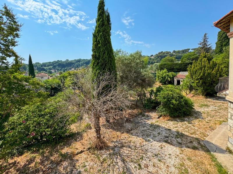 Maison - 250 m² - 7 pièces