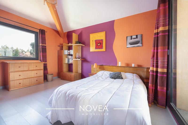 Maison - 242 m² - 10 pièces