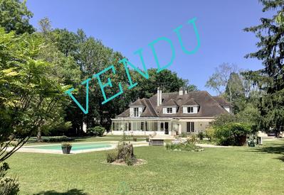 Propriété - 280 m² - 10 pièces