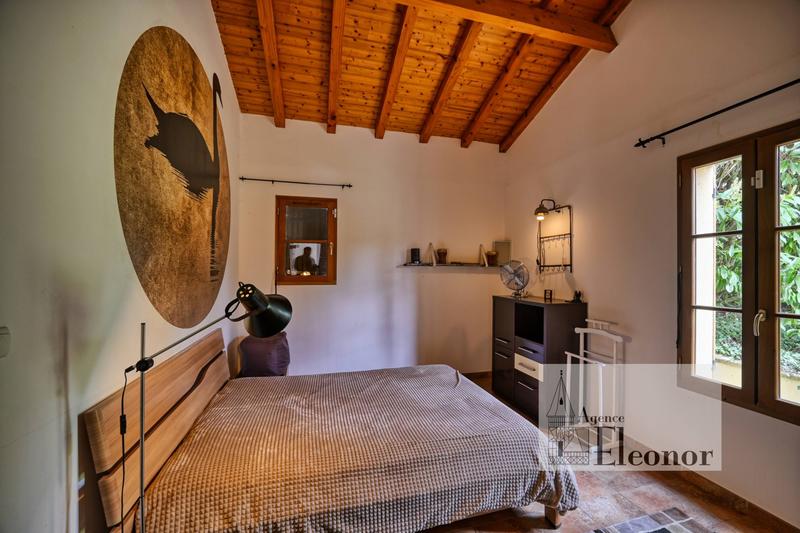 Maison traditionnelle - 477 m² - 23 pièces