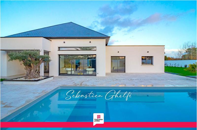 Maison - 202 m² - 7 pièces