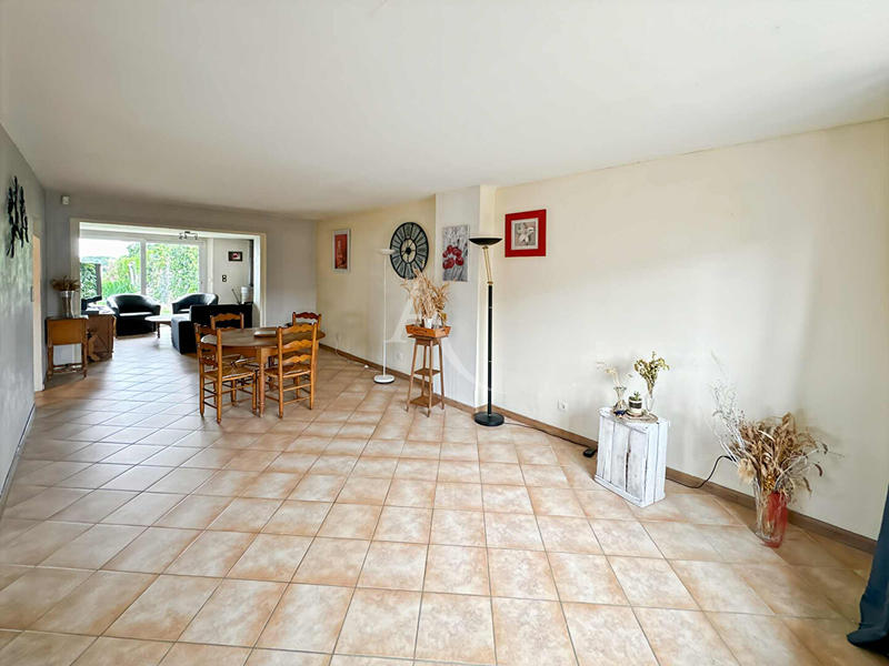 Maison - 161 m² - 8 pièces