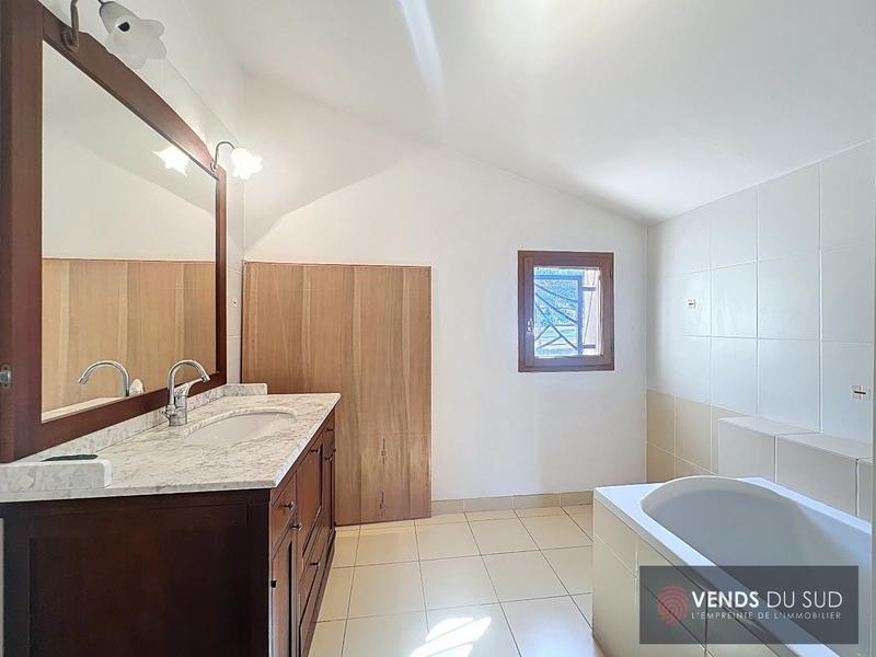 Maison - 203 m² - 7 pièces