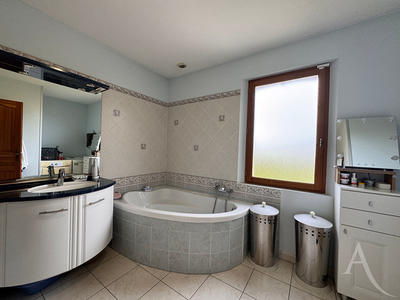 Maison - 144 m² - 7 pièces