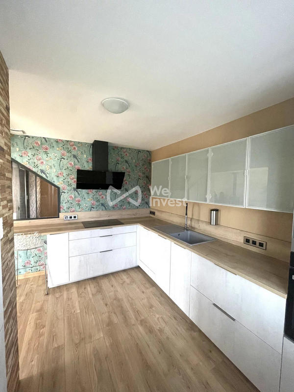 Maison - 205 m² - 7 pièces