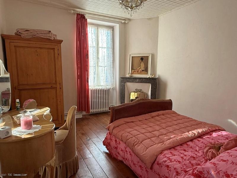 Maison de village - 495 m² - 10 pièces