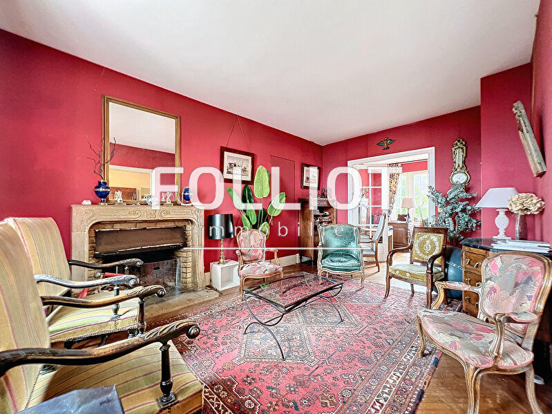 Maison - 235 m² - 10 pièces