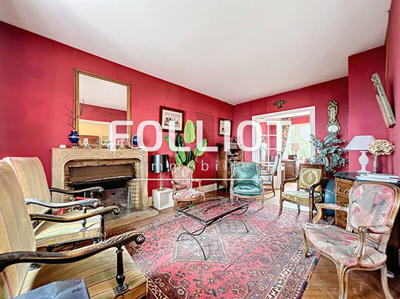 Maison - 235 m² - 10 pièces