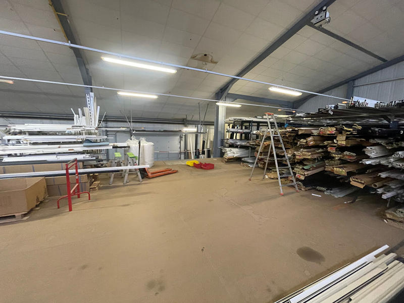 Local d'activité / Entrepôt - 1 063 m²