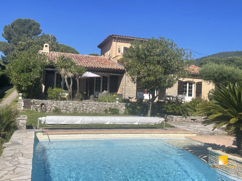 Maison - 195 m² - 5 pièces