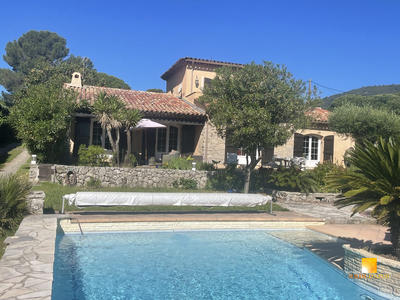 Maison - 195 m² - 5 pièces