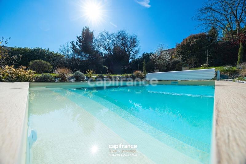 Maison - 230 m² - 10 pièces