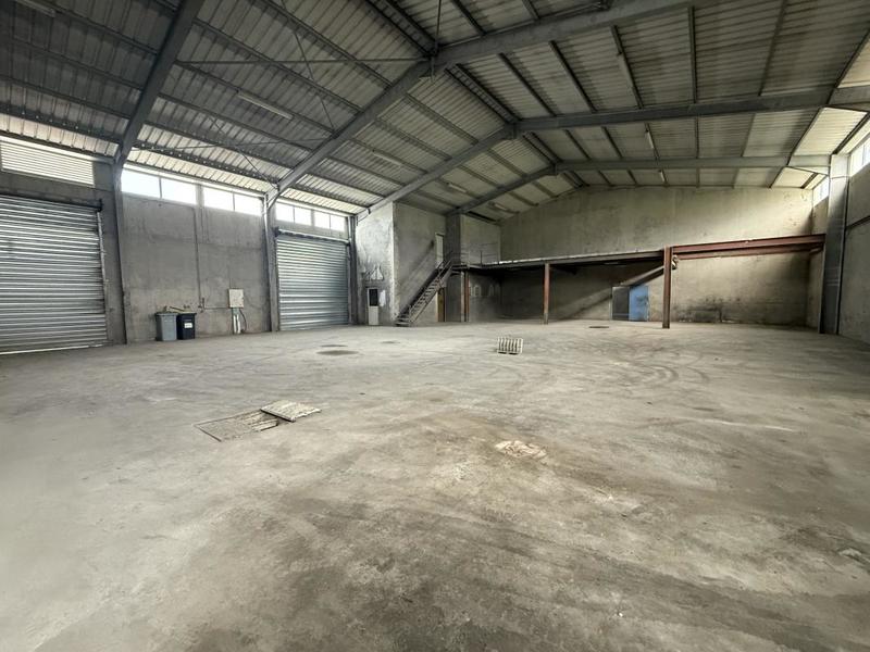 Entrepôt - 1 404 m²