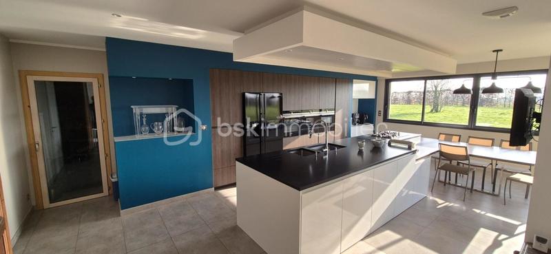 Maison en pierre - 275 m² - 8 pièces