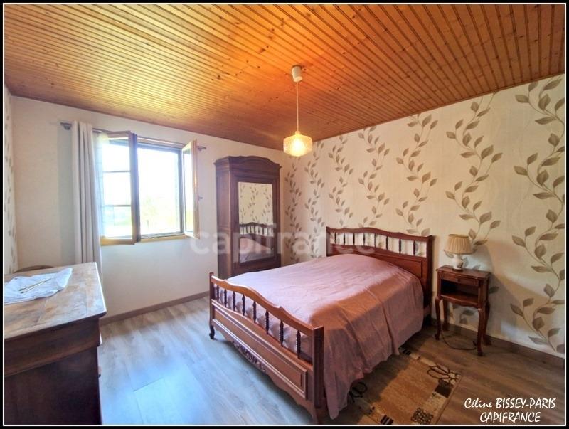 Maison - 270 m² - 9 pièces