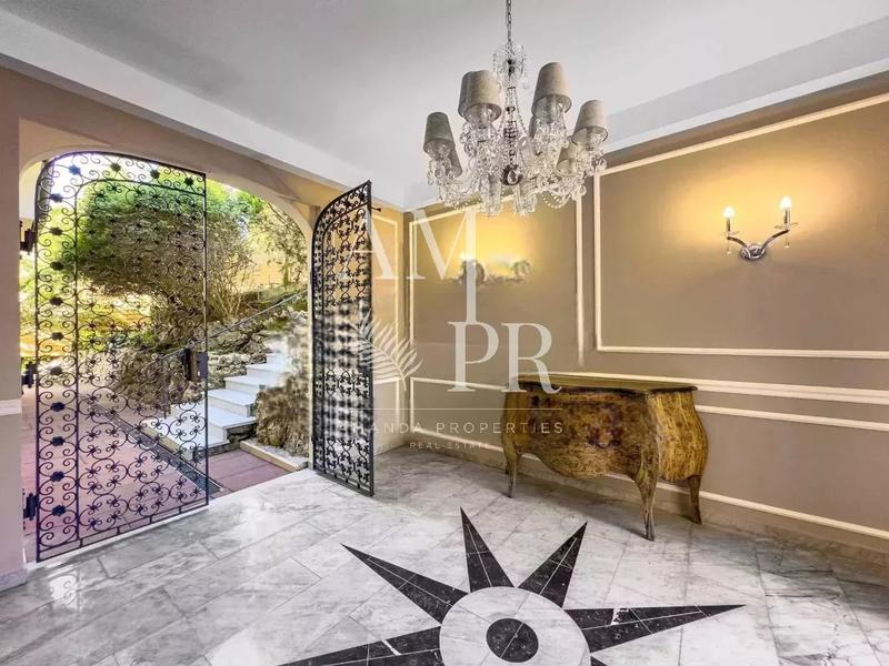 Villa - 319 m² - 5 pièces