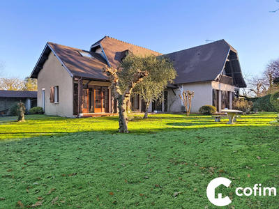 Maison - 209 m² - 8 pièces