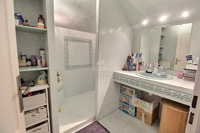 Maison - 180 m² - 7 pièces