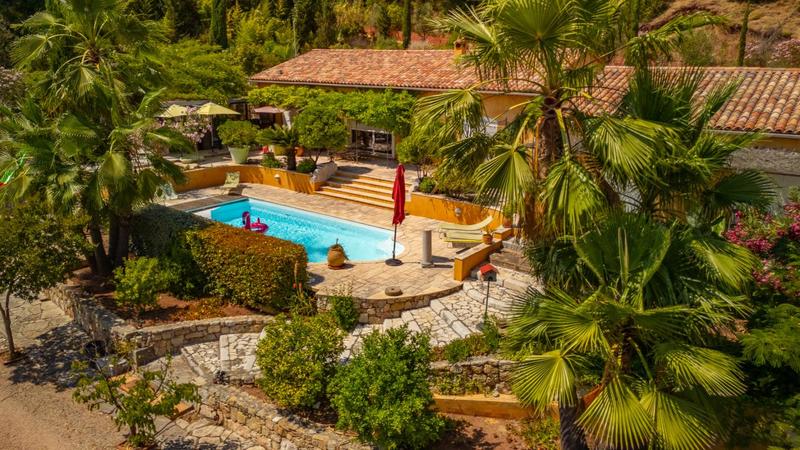 Mas - 240 m² - 6 pièces